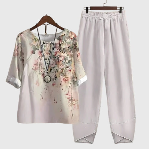 Natalia | Comfortable Artistic Print Set